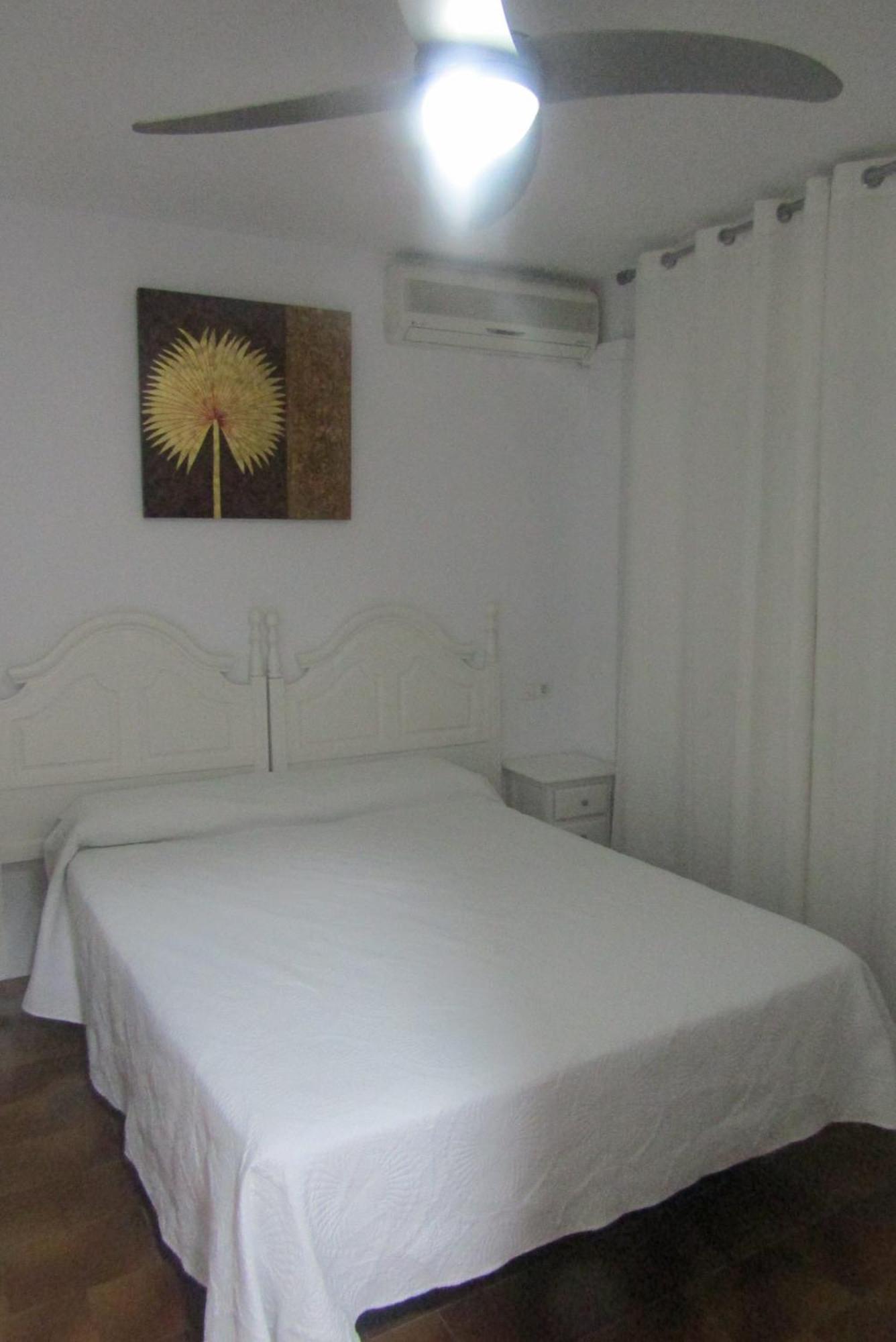 Hostal Andalucia Альмуньекар Экстерьер фото
