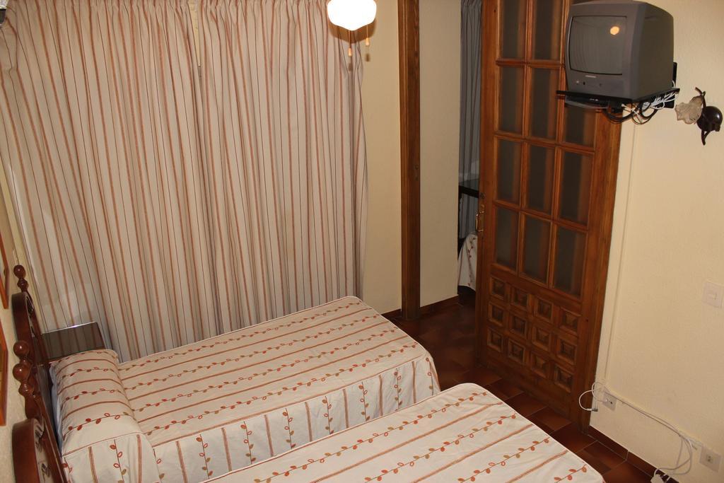 Hostal Andalucia Альмуньекар Номер фото