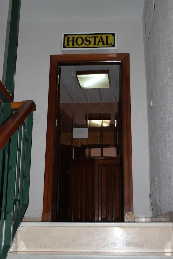 Hostal Andalucia Альмуньекар Экстерьер фото